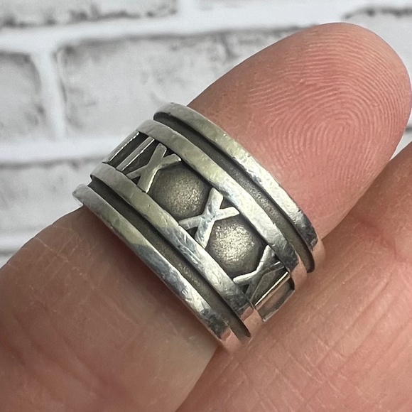 🎁|•TIFFANY & CO.•| 925 Sterling Silver ©1995 Roman Numeral Ultra Wide Ring Sz 6 - Picture 1 of 9